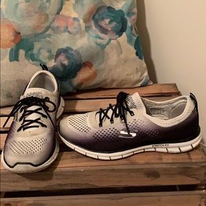 Skechers Stretch fit Memory Foam shoes size 7.5